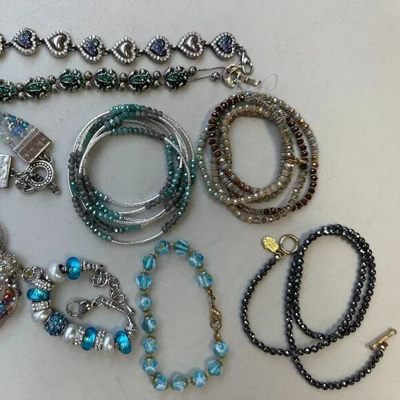 Set of 9 Bracelets including Brighton and Vintage. & cute Heart Embelished Box - Picture 11 of 15